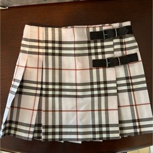 Burberry pink plaid skirt 4Y/104cm in very good condition.